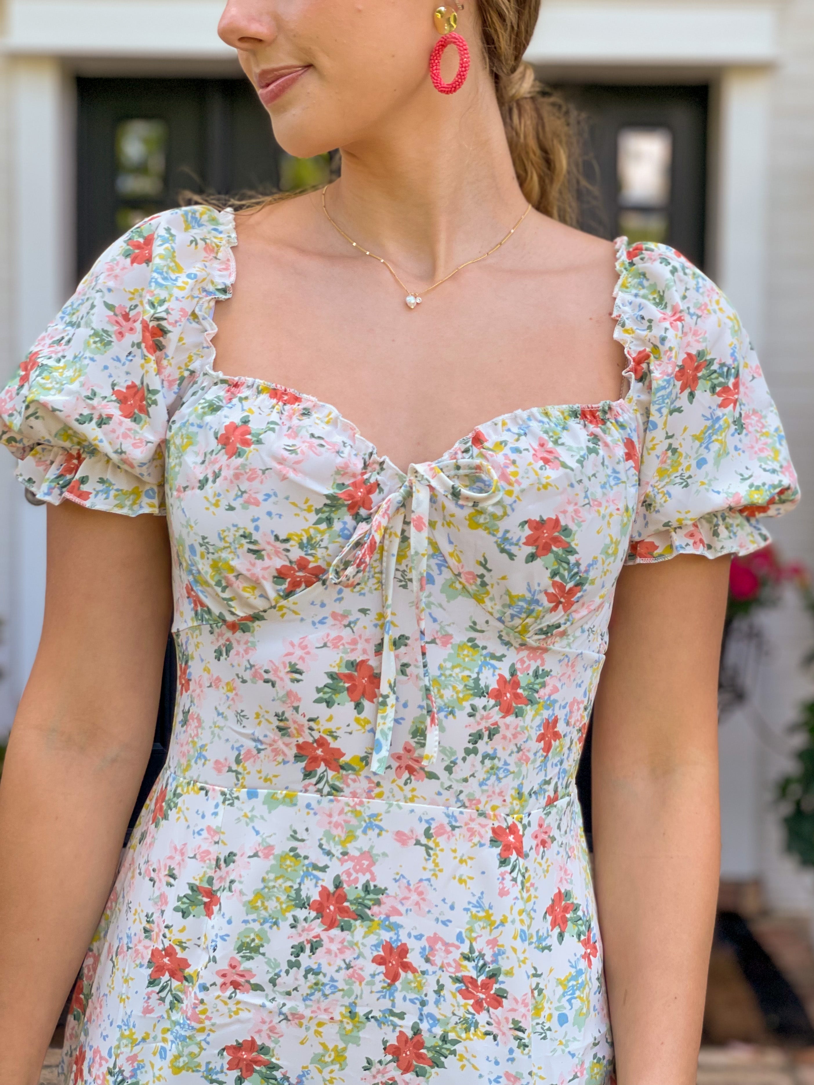 Floral Print Puffed Sleeved Sweetheart Neckline on Dress